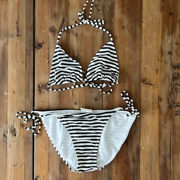 Triangle String Bikini - Picture 1 of 2